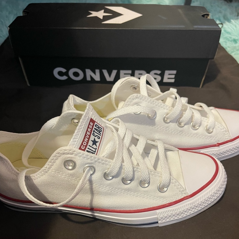 Size 7.5 White Converse